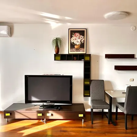 Coralia Luna Park Apartments Mamaia Exterior photo